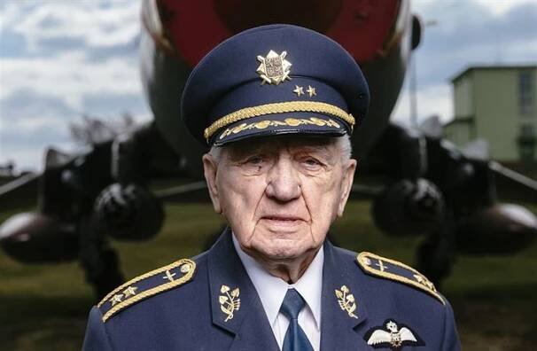 Poslední žijící český stíhač RAF Emil Boček leží v brněnské fakultní nemocnici