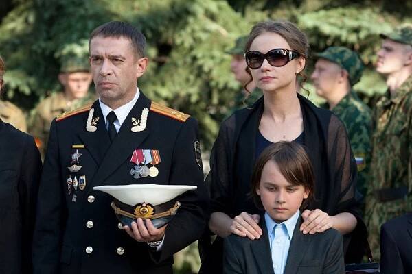 Vladimir Maškov, Marija Mironova, Erik Choljavko-Grišin - Rodina - Z filmu
