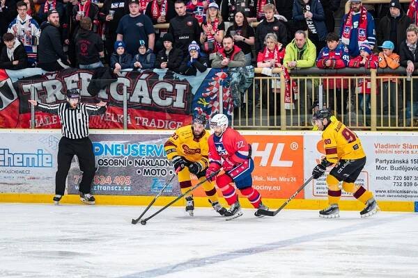 Dukla Jihlava porazila Horáckou Slavii 4:2, série se stěhuje do Pelhřimova za vyrovnaného stavu