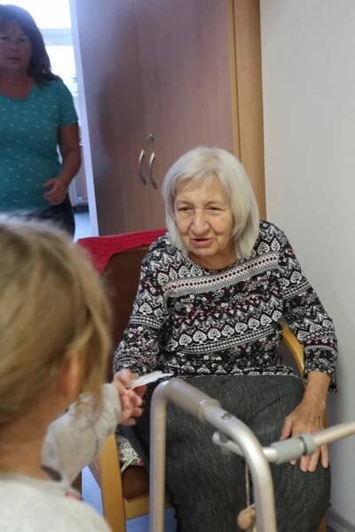 Návštěva detí z MŠ Vroutek - Oficiální stránky Domov pro seniory Vroutek