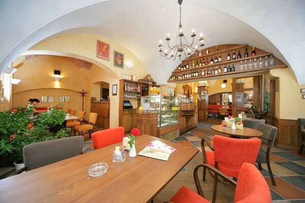 Hotel a Cafe U Zvonu - Hotel - Krkonoše - Vrchlabí