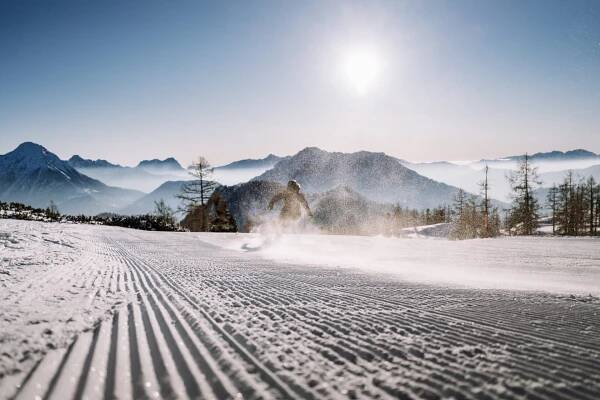 Nejbližší alpské areály Hinterstoder a Wurzeralm lyžují ještě týden ve třetí nejslunečnější zimě čtvrtstoletí