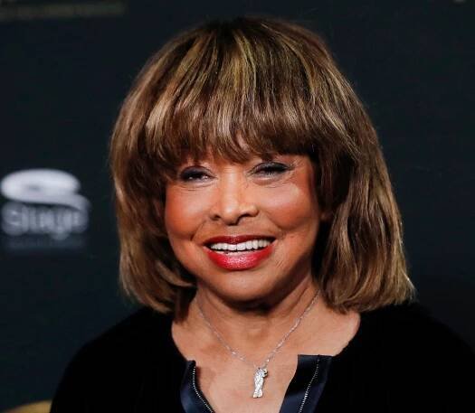 Bold Women Over 60 | Lynnelle Wilson 