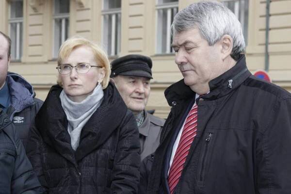 Zákulisí – Neovlivní – investigativní deník o vlivu a lidech