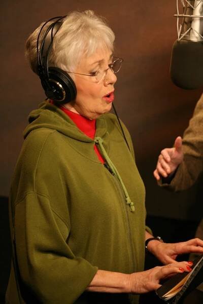  Shirley Jones (Mrs. Claus) sings 