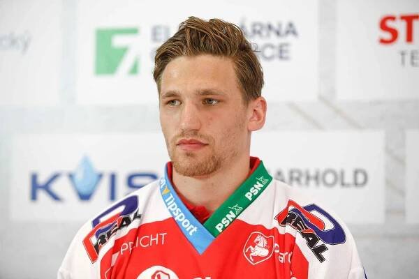 Hokejový klub HC Dynamo Pardubice představil novou posilu - útočníka Adama Musila.