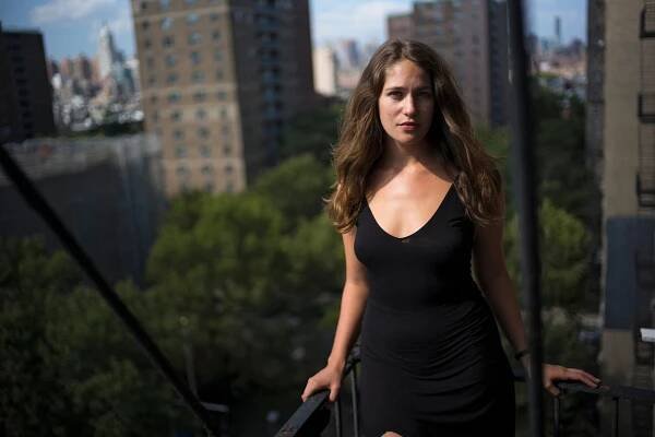 Lola Kirke: No Sisterly Shadow