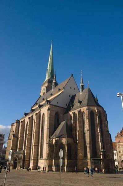 Stihli si prohlédnout i katedrálu. Pionýři z Brna poznávali historickou Plzeň