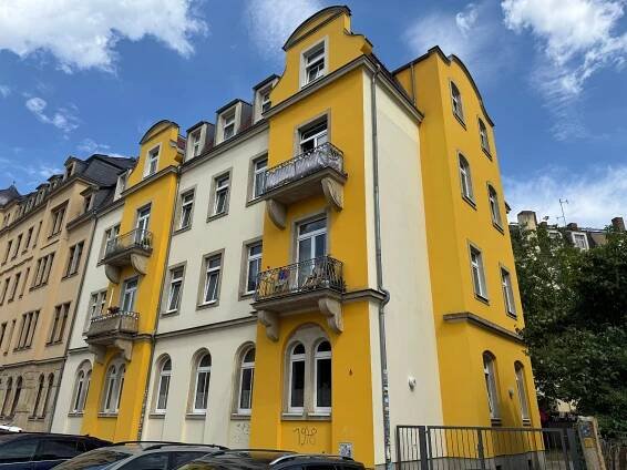 Altbauperle im Herzen der Stadt – Stilvolle Drei-Zimmer-Wohnung mit Balkon