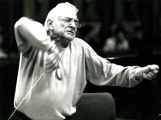 Dieses Bild zeigt eien alte Fotografie von Leonard Bernstein - fotografiert von Peter Schramek in Wien