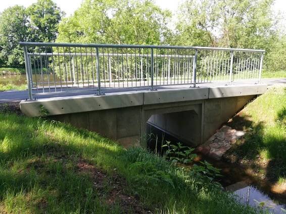 Cyklostezka Hradec Králové – Pardubice: Stezka Mechu a Perníku – trasa přes slepé rameno