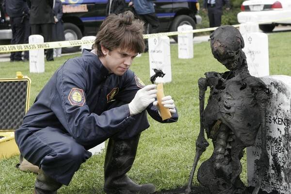 Sběratelé kostí - Vojákova smrt (S01E21) (2006)
