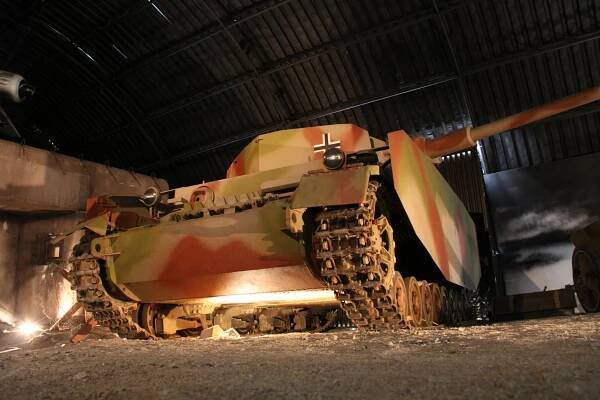 Vojenské technické muzeum Lešany je zaměřeno na dělostřeleckou, raketovou a těžkou bojovou techniku | Vyletnik.cz