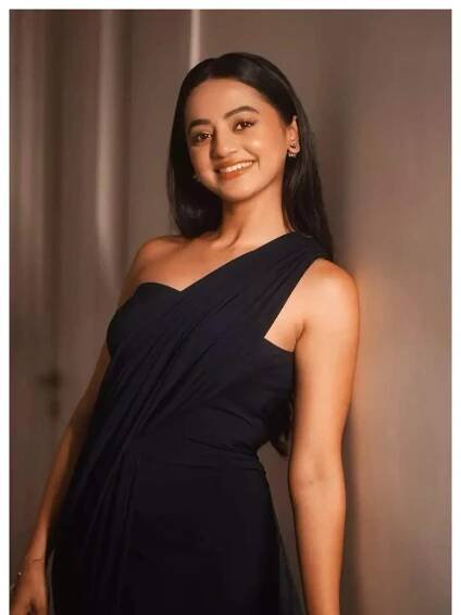 Helly Shah Turns Up the Glam Quotient