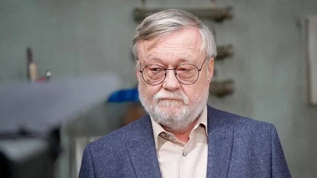 Kdo by to do solidního šéfa ze ZOO řekl? Bodoval v klipu Ewy Farne i Prago Union - Super.cz