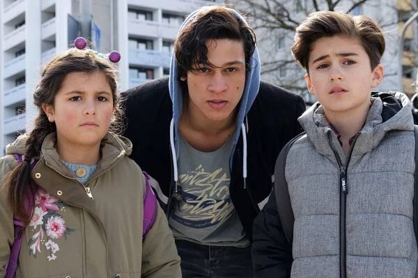Studené nohy - Z filmu - Lou Piedayesh, Emilio Sakraya, Adam Halajczyk