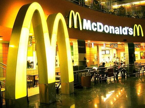 McDonald’s slaví 70 let a plánuje stovky nových restaurací