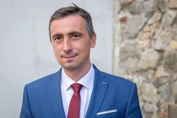 Štátny tajomník z OĽaNO Marosz na doprave skončil pre nezhody s ľuďmi Borisa Kollára