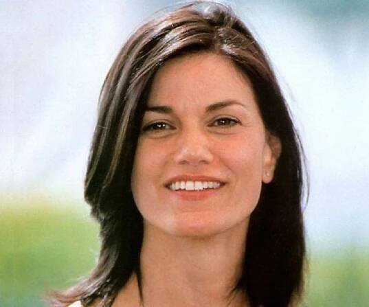 Linda Fiorentino Biography - Facts, Childhood, Family Life & Achievements