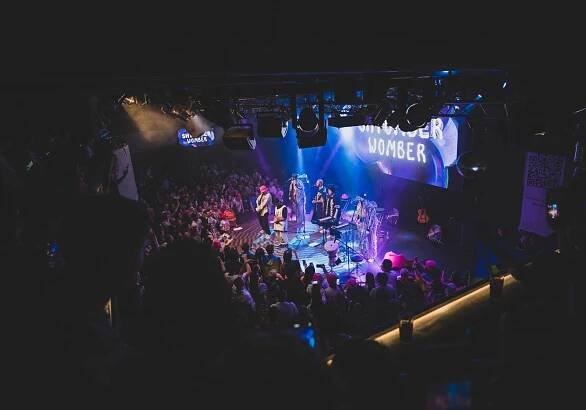 Kalush Orchestra vyprodala Lucerna Music Bar, fanoušky bavila mixem hudebních žánrů