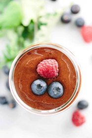 Sunrise Fruit Smoothie Rehydration Drink - For breakfast on the go or just a morning meal replacement alternative, this recipe is packed with berries!. | jessicagavin.com