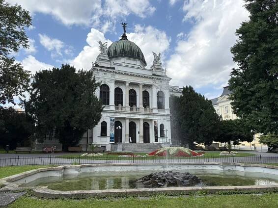 ROUDNICE NAD LABEM - CHURCH OF THE NATIVITY OF THE VIRGIN MARY — Den architektury