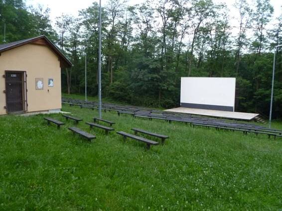 Letné kino opäť oživí lesopark