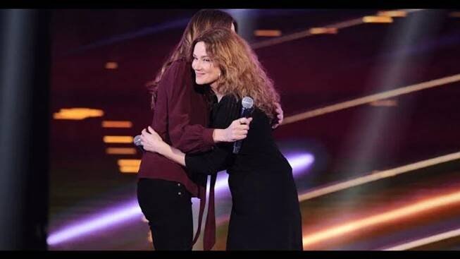 Marine Delterme émue par la surprise de Carla Bruni, un joli duo pour les deux amies de longue date - Vidéo Dailymotion