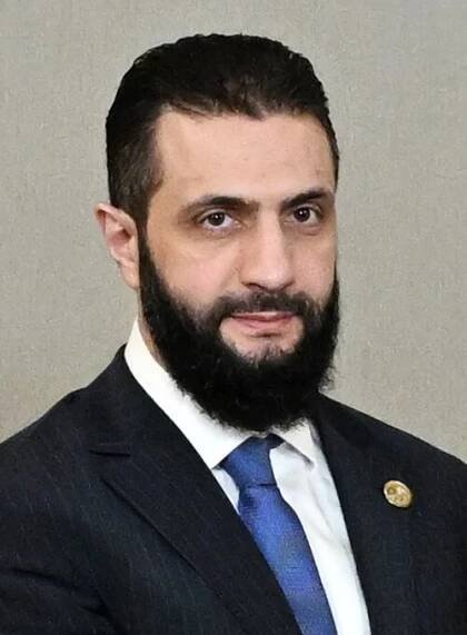 Soubor:Ahmed al-Sharaa in April 2025.jpg – Wikipedie