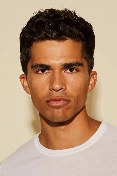 Alex Aiono herec