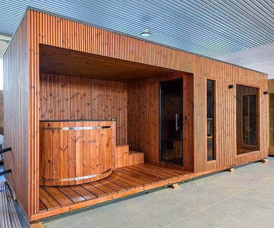 Sauna Premium 500 x 220 cm s terasou a vířivkou