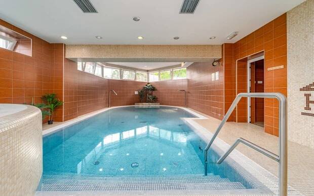Beskydy poblíž aquaparku: Hotel Hukvaldy *** s polopenzí, wellness a bazénem neomezeně + finská a infra sauna
