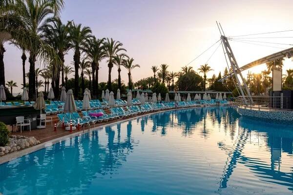 Aqi Pegasos World 4* Side