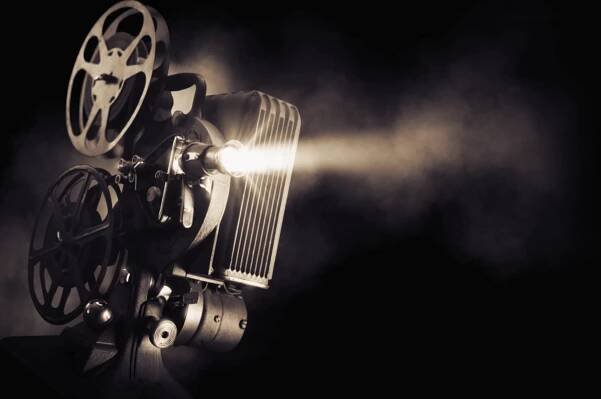Galerie: Nejsou lidi ani kamery. Filmaři ve Francii shánějí těžko i kulisáky - Galerie - Echo24.cz