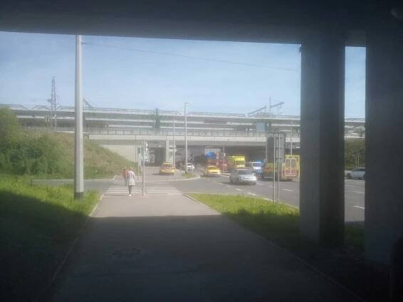 Velká nehoda ve Strašnicích: 10 zraněných při nehodě autobusu a tramvaje!
