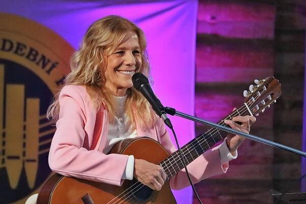 MEZINÁRODNÍ HUDEBNÍ FESTIVAL OTEVŘEL KONCERT LENKY FILIPOVÉ | OIK TV 
