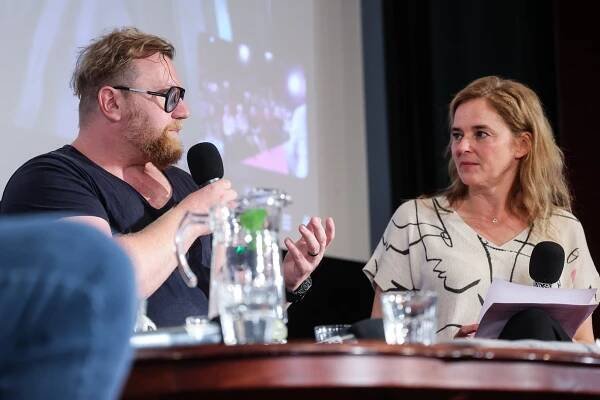 Projekce filmu a debata s tvůrci v kině Atlas v Praze 6. srpna 2025. Moderátorkou debaty byla novinářka Světlana Witowská, jako hosté zasedli režisér Robin Kvapil, novinářka Petra Procházková, analytik zabývající se dezinformacemi Roman Máca z Institutu pro politiku a bezpečnost a také protagonisté filmu – psycholog a psychiatr Peter Pöthe a kriminolog a protagonista filmu Petr Pojman. - Robin Kvapil, Světlana Witowská - Velký vlastenecký výlet - Z akcí