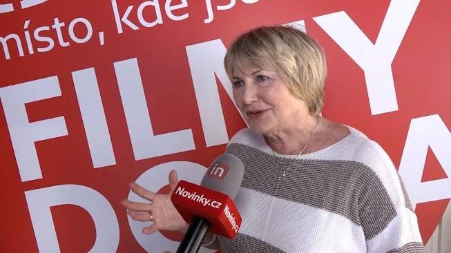 Eliška Balzerová hraje přehnaně starostlivou mámu v komedii o zlobivých ledvinách