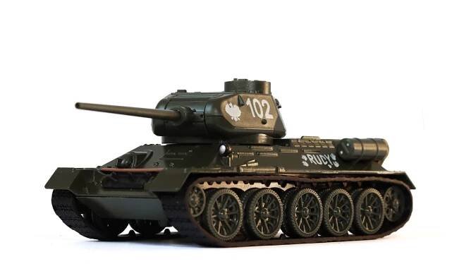 Tank T-34-85 RUDY 102 MODEL JONERSKÁ SBÍRKA 1:43 DAFFI