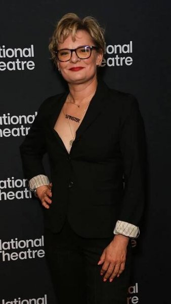 Martha Plimpton Bio Pic