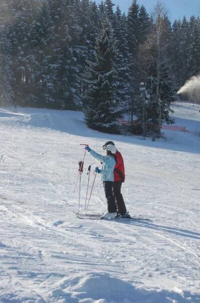 VIDEO: Podmínky na horách se rychle lepší, skicentrum naplno zasněžuje