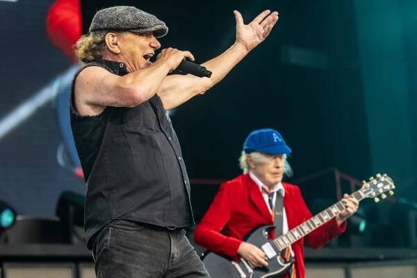 AC/DC se do Prahy vrátili i se zpěvákem Johnsonem. Pro 60 tisíc lidí zahráli klasiky i novinky