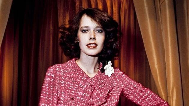 Nizozemská modelka a herečka Sylvia Kristelová jako tvář módní a kosmetické značky Chanel (leden 1976)