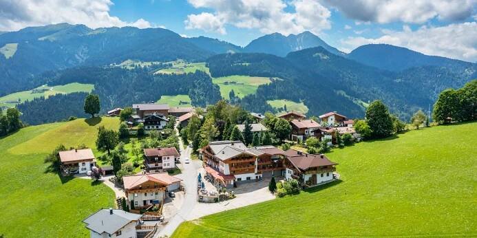 Kitzbühelské Alpy: léto či podzim s polopenzí, noc zdarma