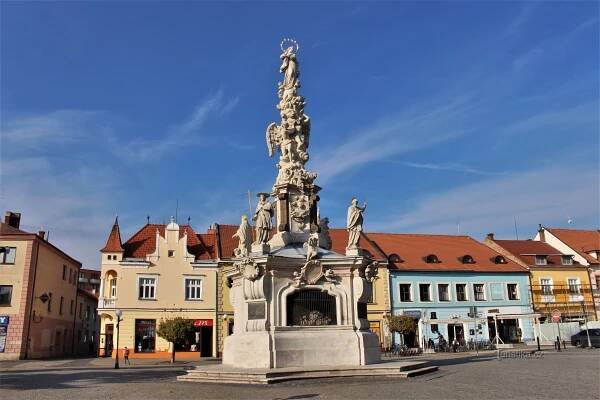 Mariánský sloup na Mariánském náměstí