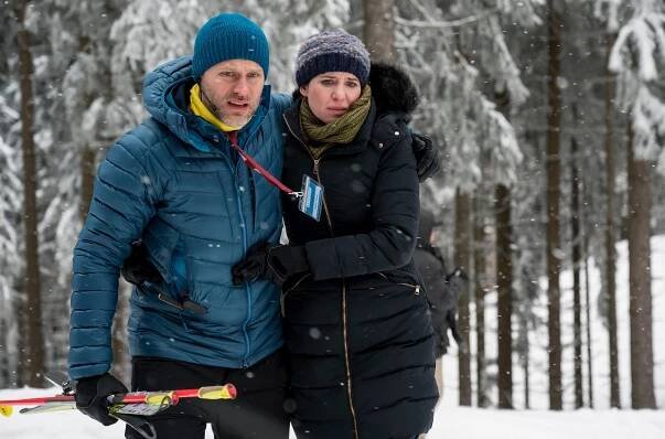 Jens Atzorn, Julia Malik - In aller Freundschaft - Die jungen Ärzte: Adventskind - Z filmu