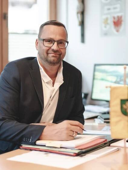 Bürgermeister Matthias Fink hielt seine erste Budgetrede. | Foto: Moser/Gemeinde Wildermieming