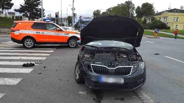 Ranní nehoda na průtahu Vyškovem: dopravní komplikace, zranění lidé