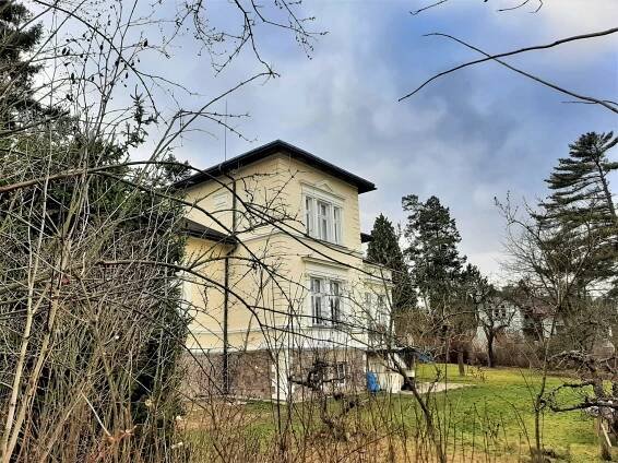 Dobřichovice: letní sídla u Berounky, vily generálů i místo děsivé rodinné tragédie