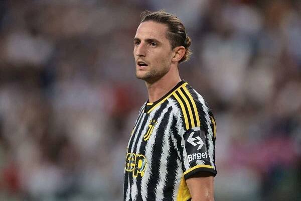 Udrží Juventus Rabiota? Manchester United mu nabízí lukrativní smlouvu